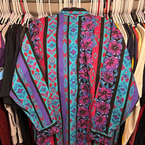 Wrangler Cowboy Cut Shirt with Purple and Blue Accents - Picture 3 of 3